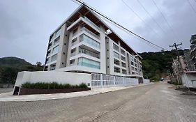 Ap. c/ piscina 400m praia